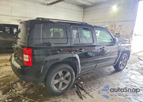 2015 Jeep Patriot Latitude z USA, uszkodzony, nr VIN 1C4NJPFA1FD171823